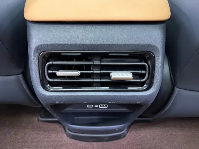 Geely Galaxy Starship 7 EM-i — Фото автомобиля 18