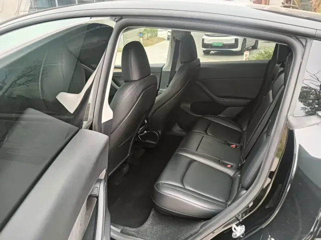 Tesla Model Y — Фото автомобиля 8