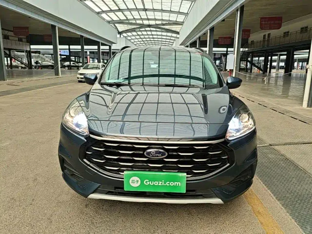 Ford Escape — Фото автомобиля 2