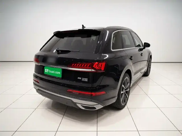Audi Q7 — Фото автомобиля 6