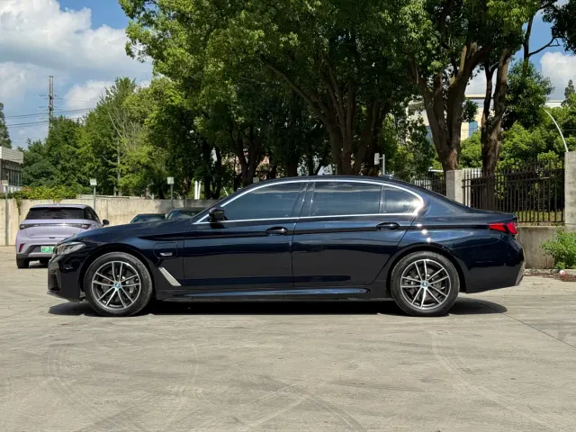 BMW 5 Series — Фото автомобиля 18