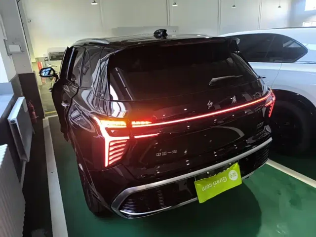 Hongqi HS3 PHEV — Фото автомобиля 4