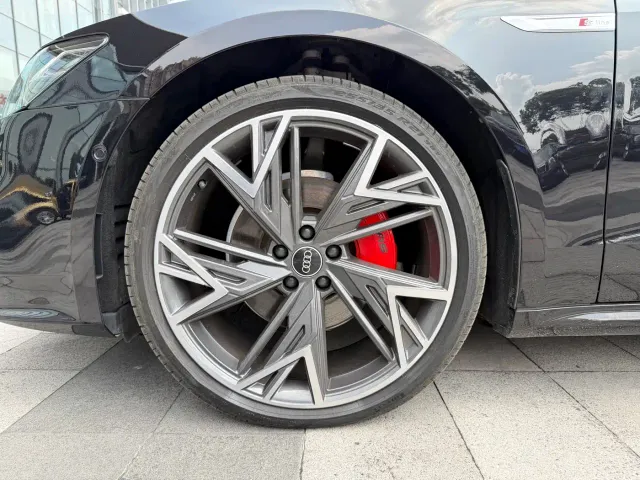 Audi A7L — Фото автомобиля 10