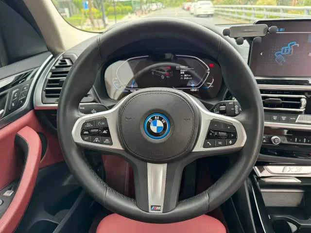 BMW iX3 — Фото автомобиля 16