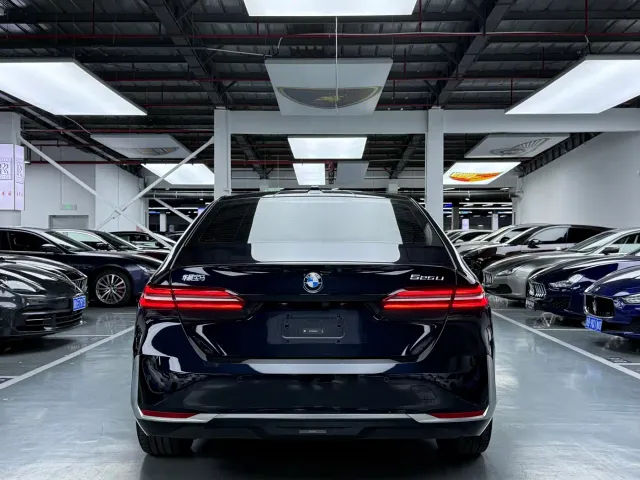 BMW 5 Series — Фото автомобиля 25
