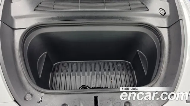 Tesla Model Y — Фото автомобиля 9