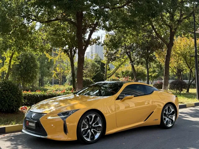 Фотография автомобиля — Lexus LC