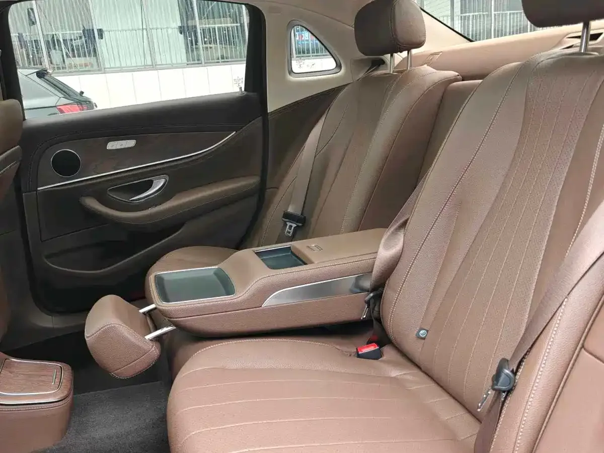 Mercedes-Benz Mercedes-Benz E-Class 2022 E 300 L Fashion — Фото автомобиля 7