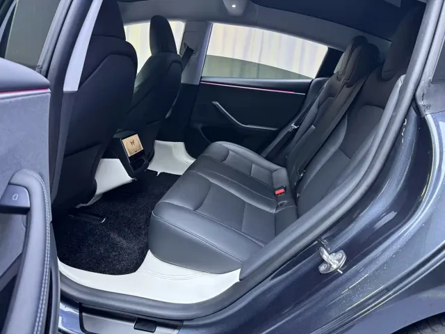 Tesla Model 3 — Фото автомобиля 5