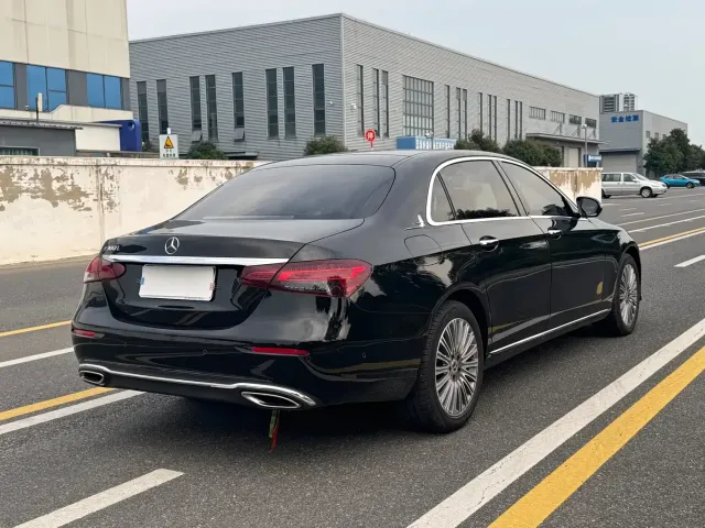 Mercedes-Benz E-Class — Фото автомобиля 16