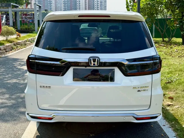 Honda Elysion — Фото автомобиля 14