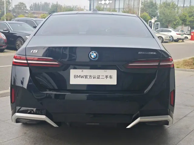 BMW i5 — Фото автомобиля 10