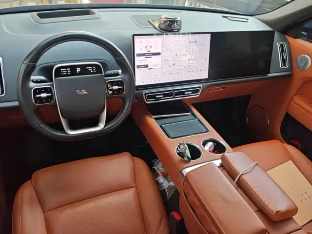 Li Auto L8 — Фото автомобиля 12