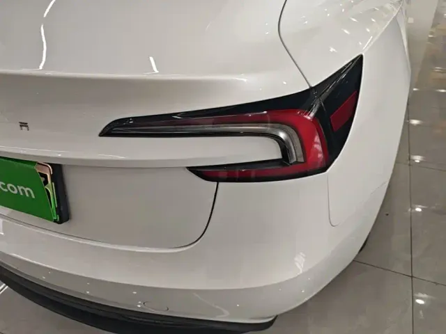 Tesla Model 3 — Фото автомобиля 7