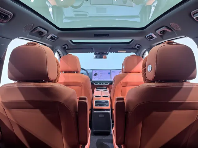 Li Auto L8 — Фото автомобиля 14
