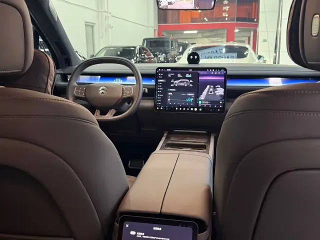 Nio ES8 — Фото автомобиля 14