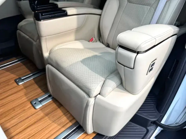 Toyota Alphard — Фото автомобиля 10