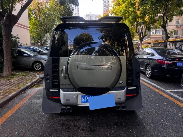 Land Rover Defender — Фото автомобиля 15