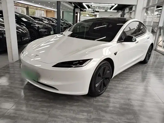 Фотография автомобиля — Tesla Model 3