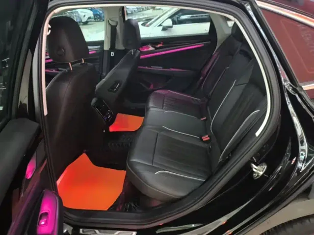 Volkswagen Passat — Фото автомобиля 12