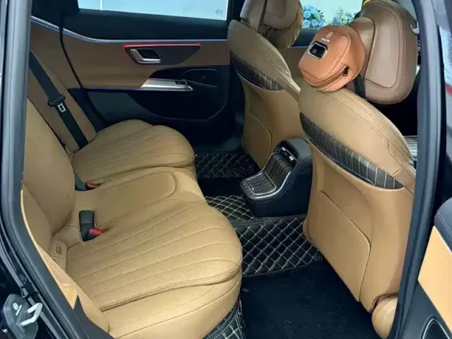 Mercedes-Benz E-Class — Фото автомобиля 6