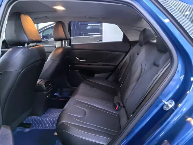 Hyundai Elantra — Фото автомобиля 9