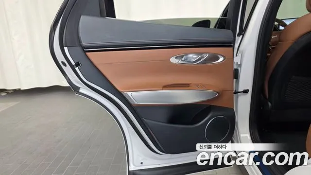 Genesis GV70 — Фото автомобиля 25