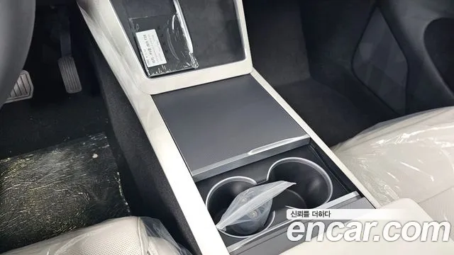 Tesla Model Y — Фото автомобиля 18