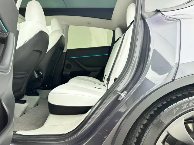 Tesla Model Y — Фото автомобиля 11