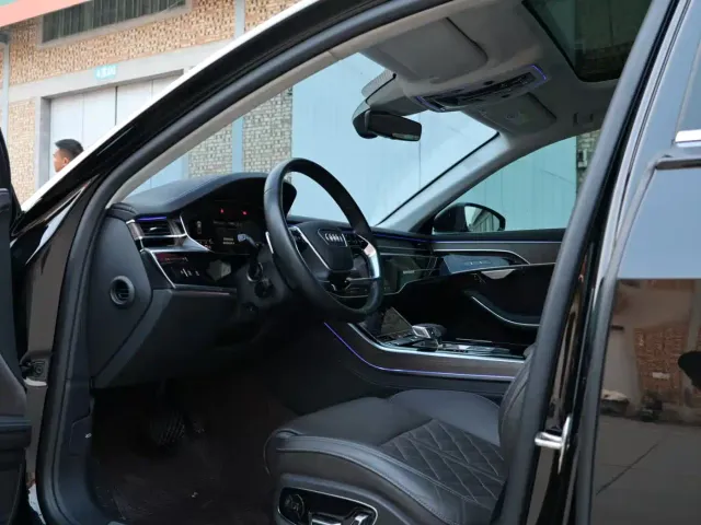 Audi A8 — Фото автомобиля 6