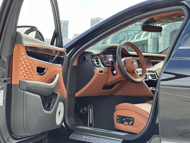 Bentley Flying Spur — Фото автомобиля 5
