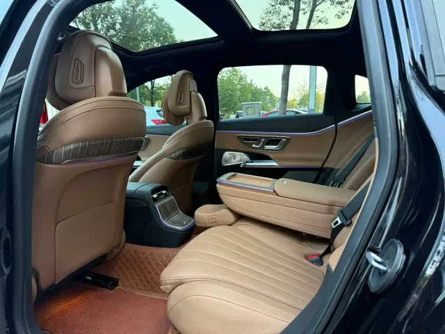 Mercedes-Benz E-Class — Фото автомобиля 8