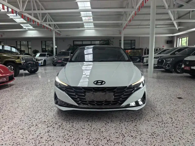 Hyundai Elantra — Фото автомобиля 2