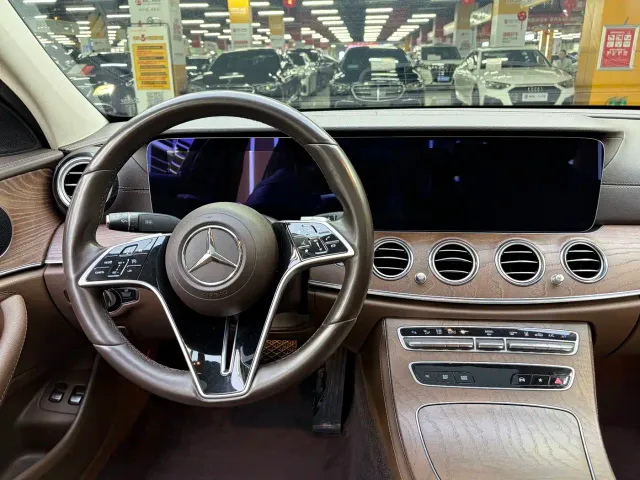 Mercedes-Benz E-Class — Фото автомобиля 9