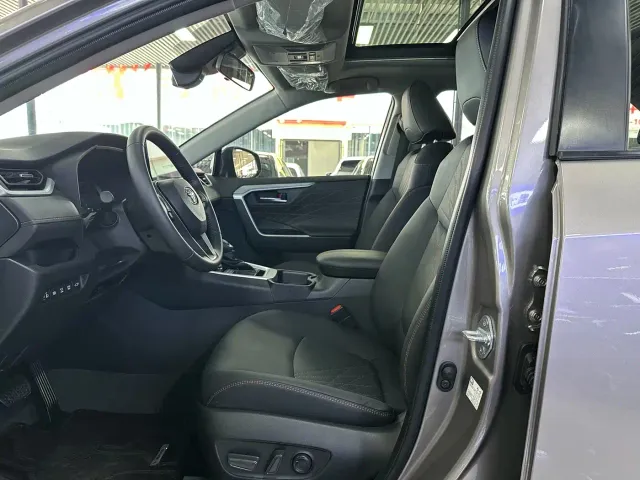 Toyota RAV4 — Фото автомобиля 7