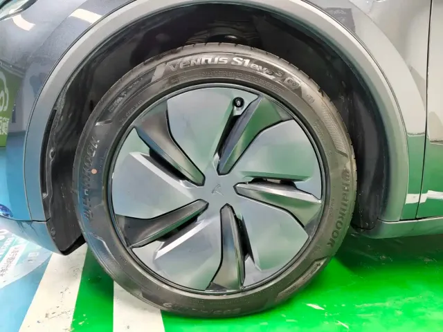 Tesla Model Y — Фото автомобиля 3