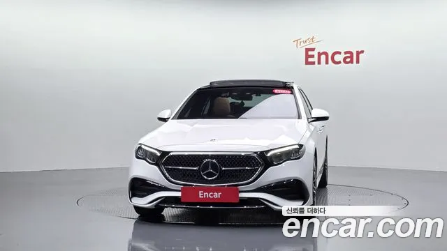 Mercedes-Benz E-Class — Фото автомобиля 3