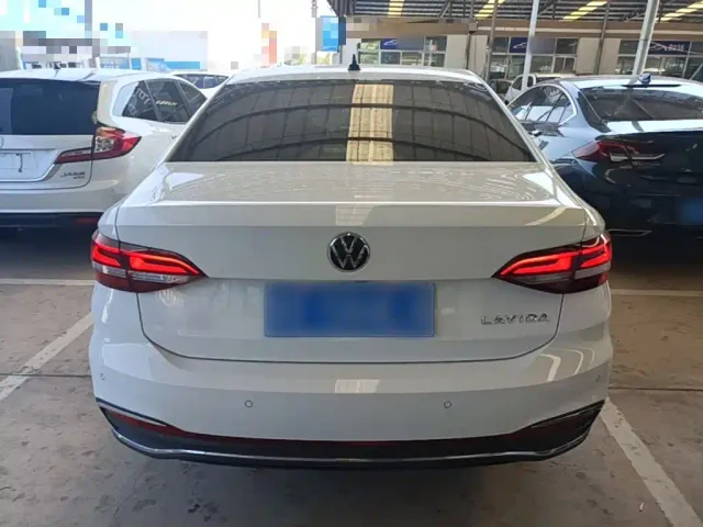 Volkswagen Lavida — Фото автомобиля 5