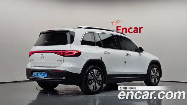 Mercedes-Benz EQB — Фото автомобиля 2