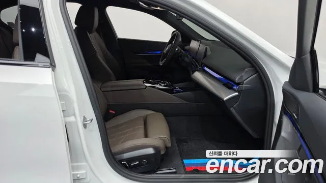 BMW 5 Series G60 — Фото автомобиля 16