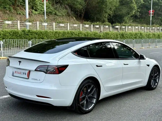 Tesla Model 3 — Фото автомобиля 7