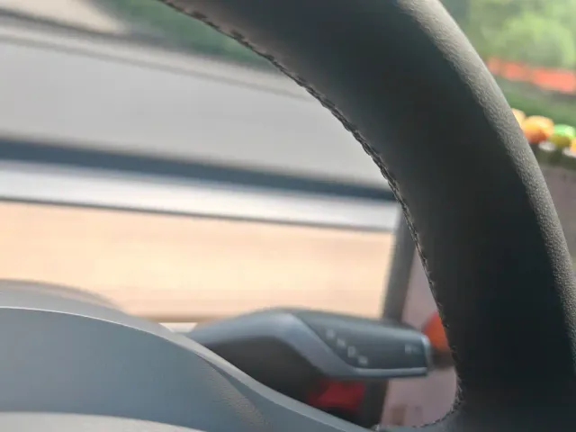 Tesla Model Y — Фото автомобиля 11