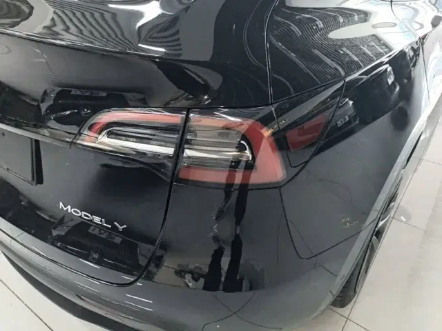 Tesla Model Y — Фото автомобиля 7