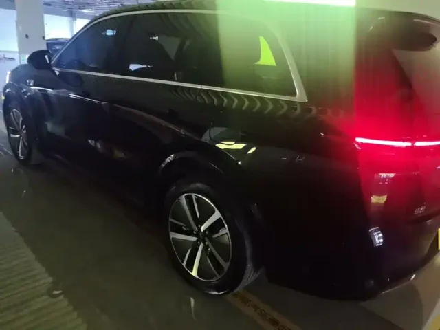 Li Auto L8 — Фото автомобиля 4