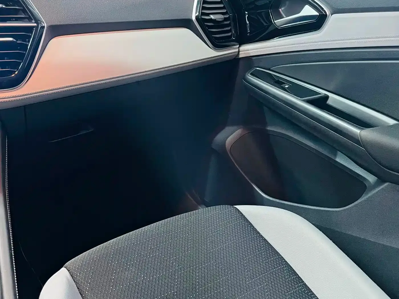 Jetta Jetta VS5 2023 280TSI Manual Progressive Model — Фото автомобиля 16