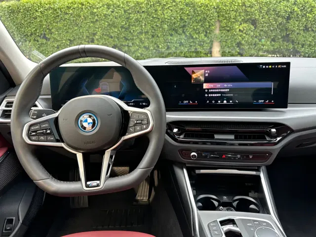 BMW i3 — Фото автомобиля 12