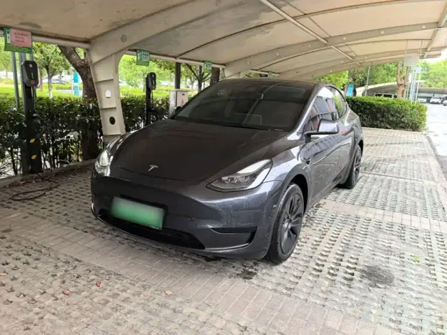 Фотография автомобиля — Tesla Model Y