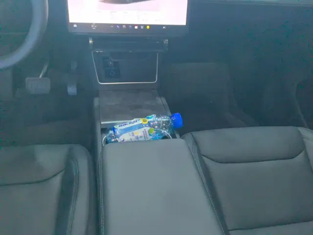 Tesla Model Y — Фото автомобиля 13