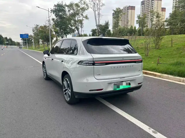Leapmotor C10 — Фото автомобиля 9