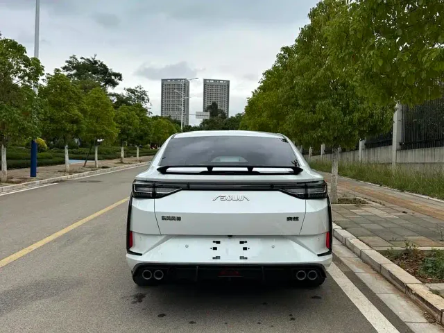 Dongfeng Yixuan — Фото автомобиля 6